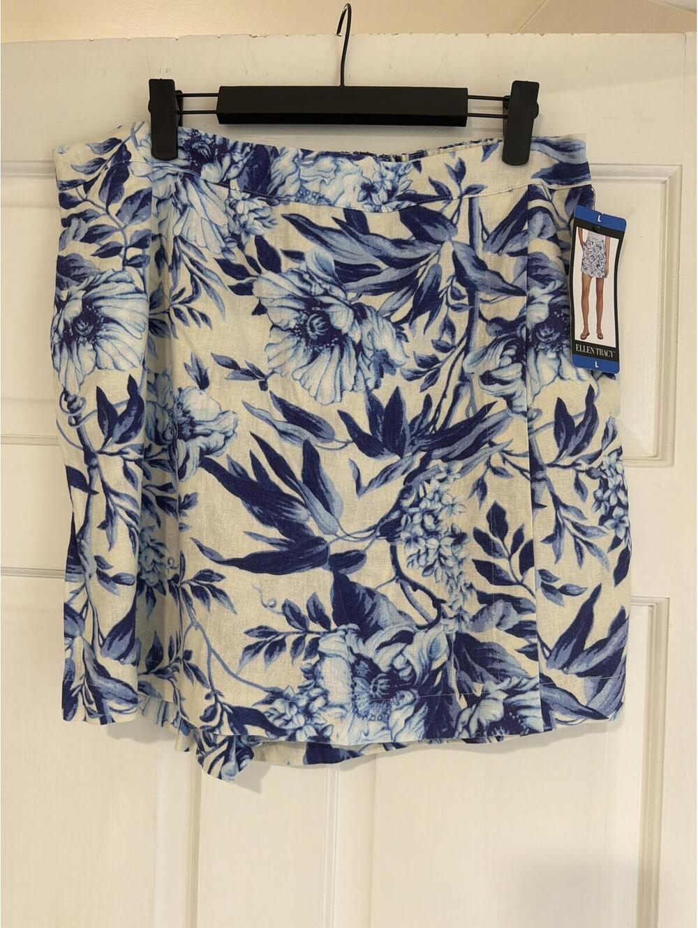 Ellen Tracy Blue and White Floral Print Elastic Waist Mini Skort , Size L